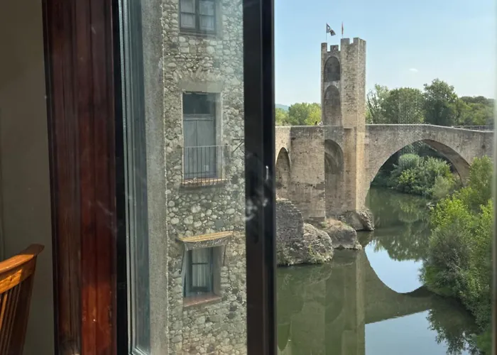 Besalu Pont Vell Apartment